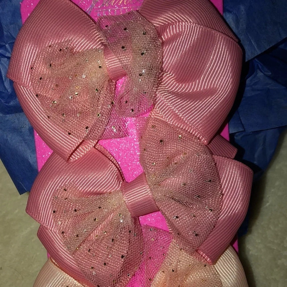 BOWS - Picture 3 of 4